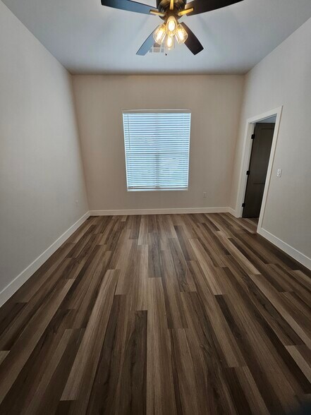 Building Photo - 1003 N Armijo St