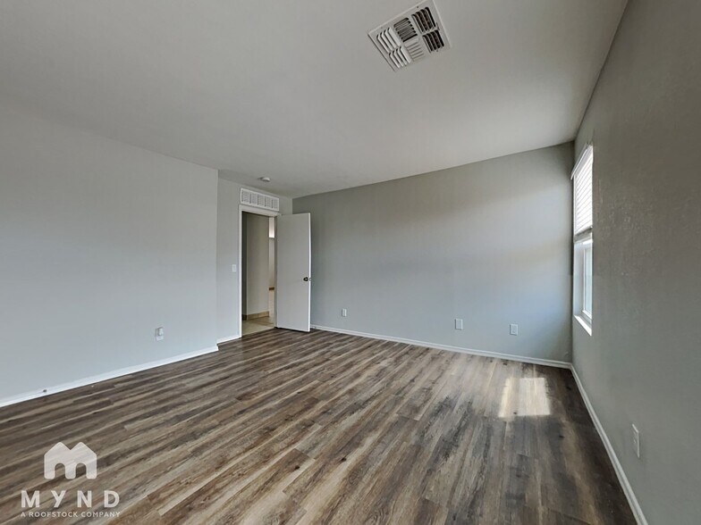 Building Photo - 11903 W Cabrillo Dr