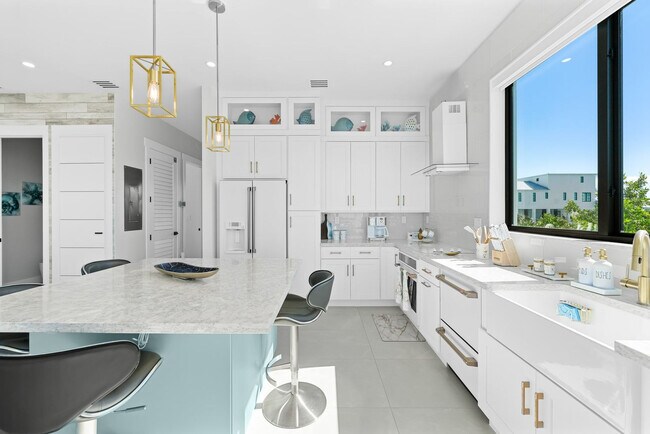 Building Photo - 247 Pescayo Ave