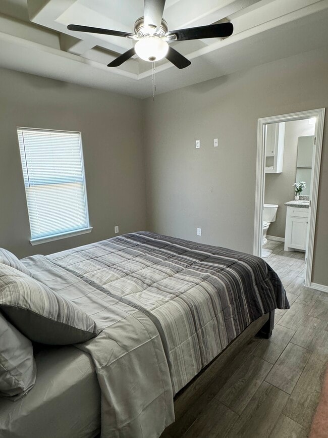 Building Photo - 807 E Starr St