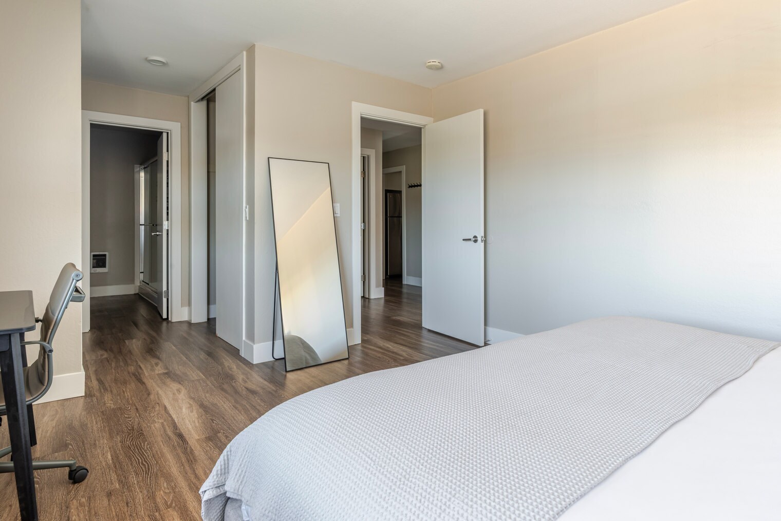 Building Photo - 644 Edgewater Blvd