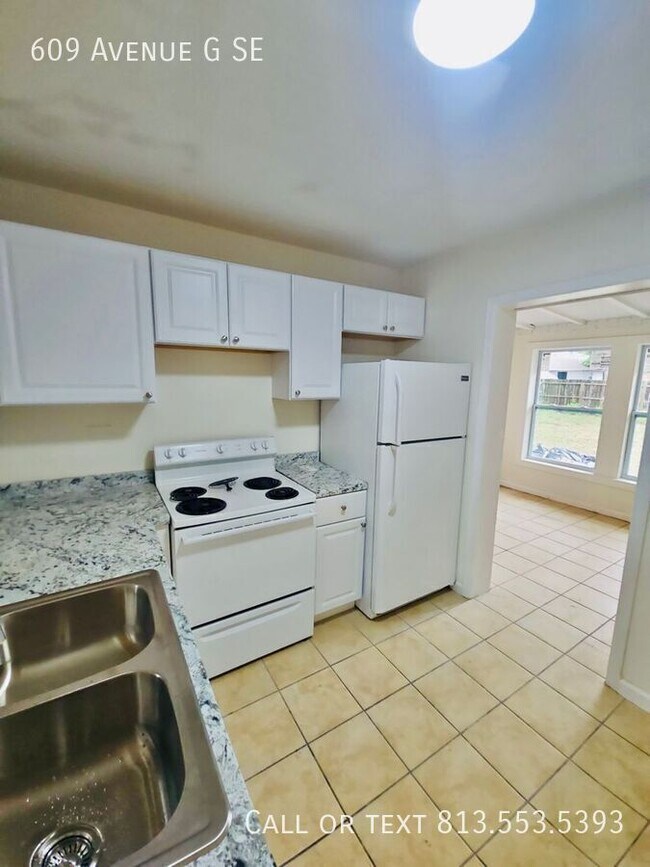 Building Photo - 609 Ave G SE