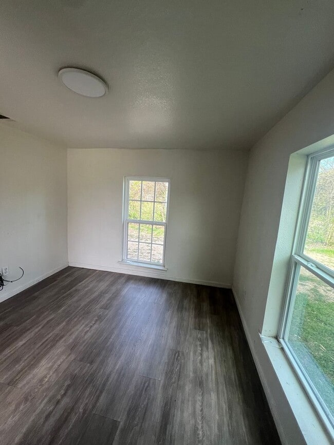 Building Photo - 3/1 Waco