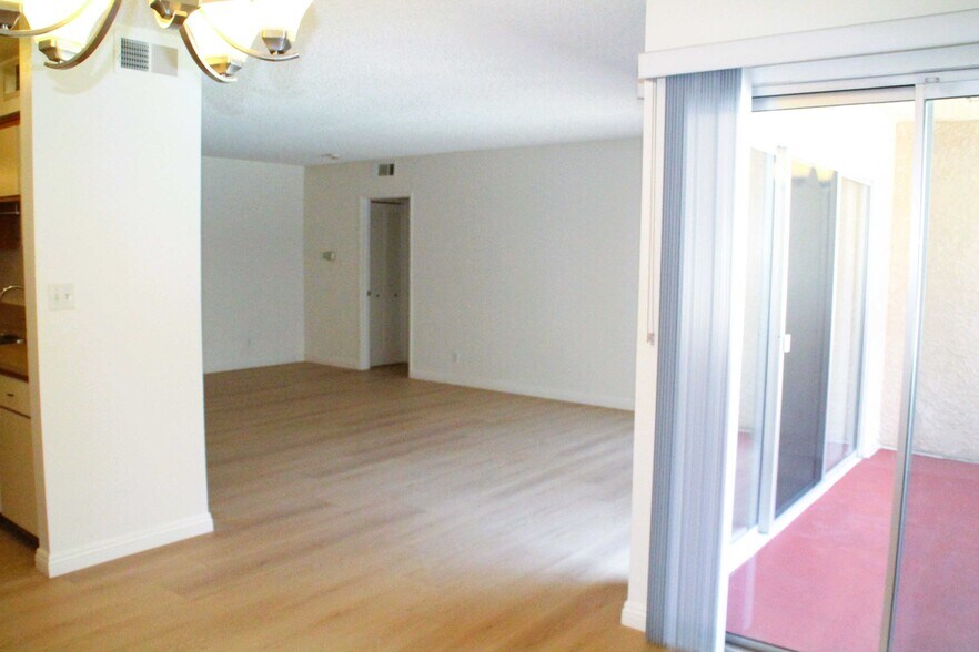 Building Photo - 4487 Colbath Ave