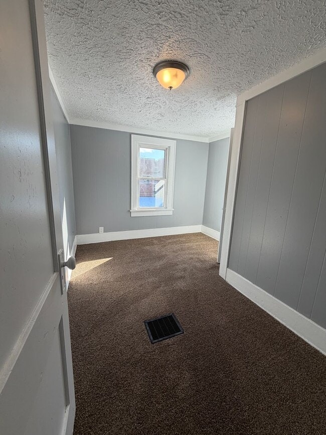 Building Photo - Spacious Multi-Level Akron Home for Rent | Open House Feb 7