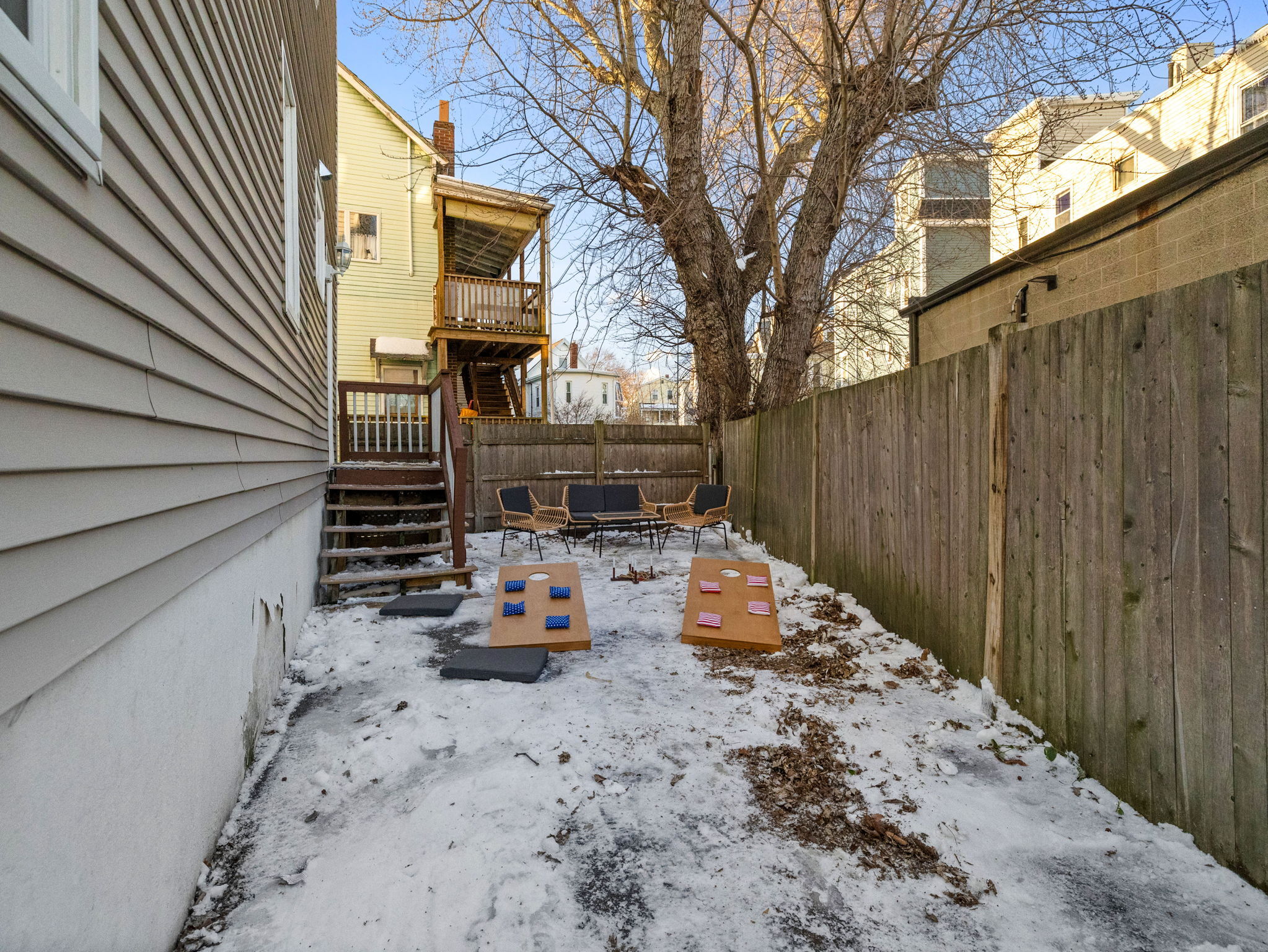 Building Photo - 168 School St