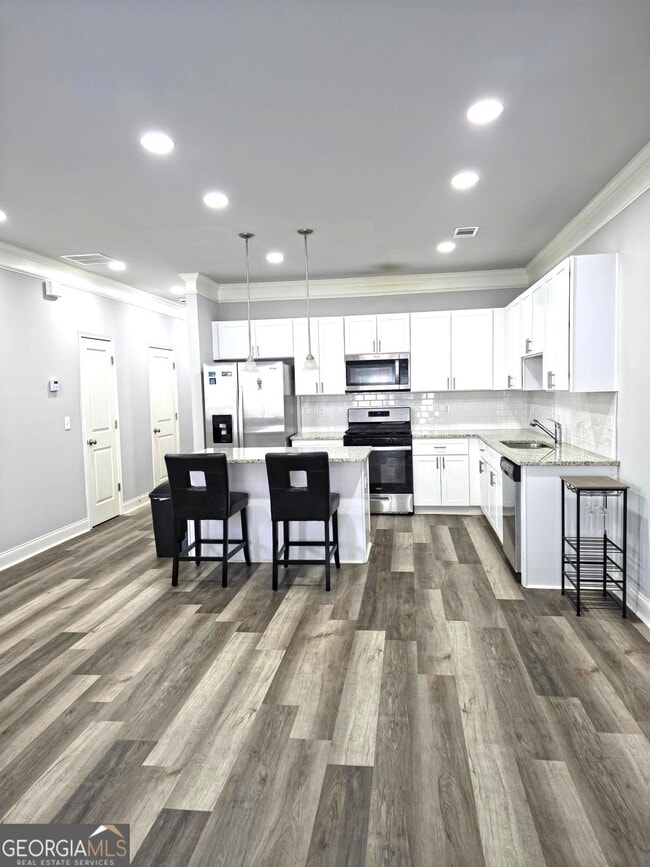 Building Photo - 430 Village Creek Dr SE