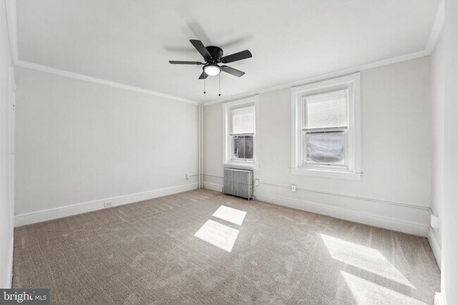 Building Photo - 309 W Elm St