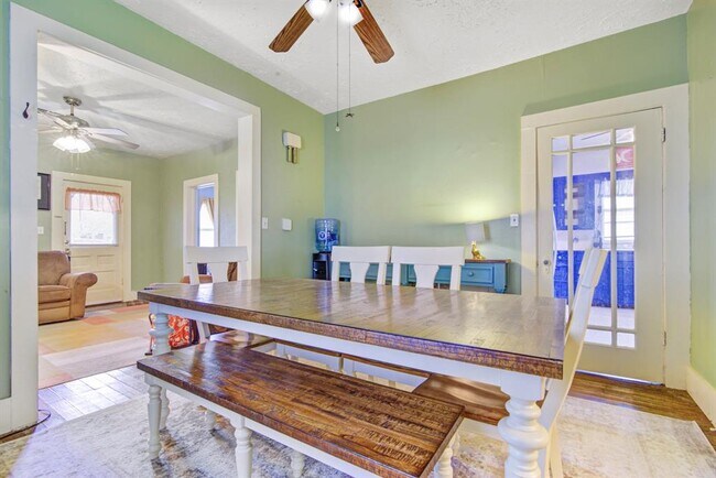 Building Photo - 314 W Sidnor St