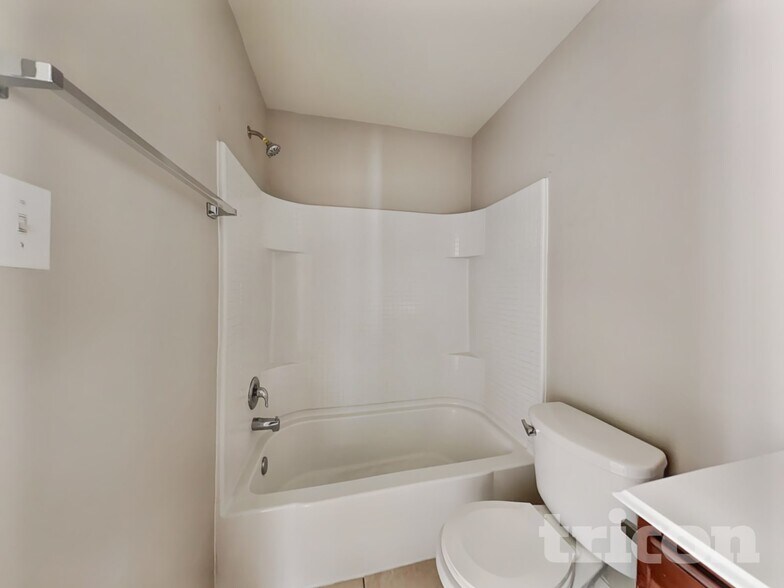 Building Photo - 8122 Hall View Dr