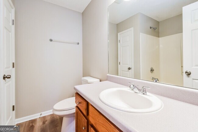 Building Photo - 761 Woodwind Dr