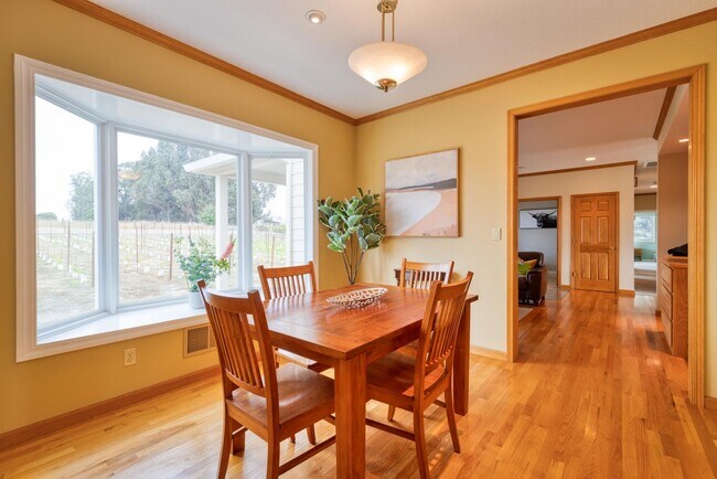Building Photo - Wine Country Living! Spacious 4 bedroom 2....