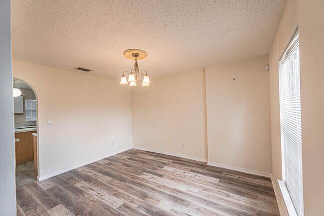 Building Photo - 167 SW Grove Ave