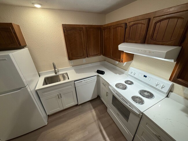 Building Photo - 1860 Myrtle St