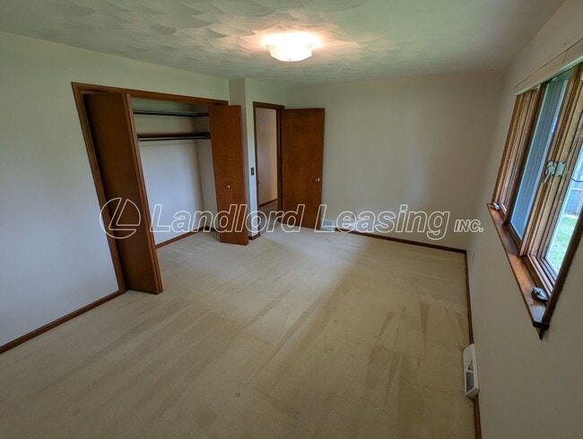 Building Photo - Charming 3-Bedroom Ranch with Spacious Lay...