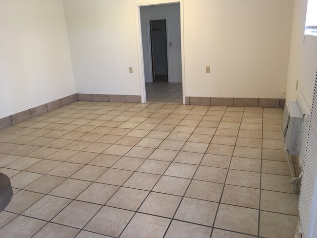 Building Photo - Livestock Auction converted to home 5 mile...