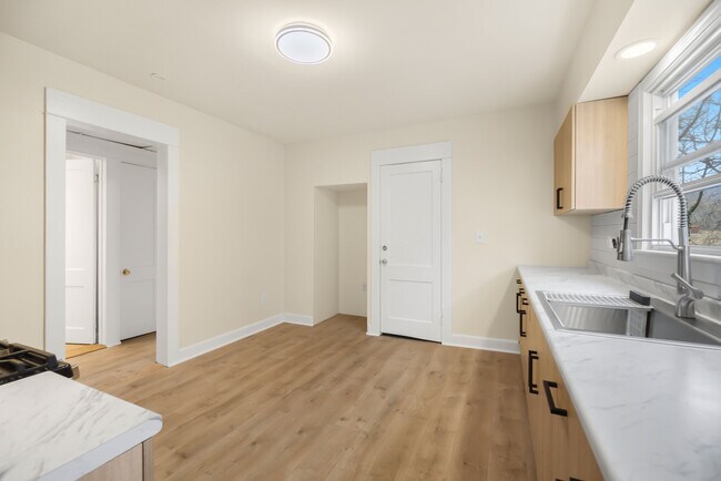 Building Photo - 55 Fairfield St