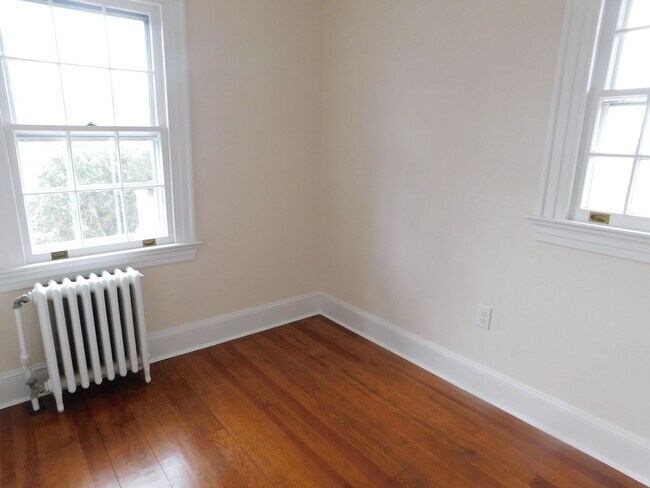 Building Photo - Fantastic mix of charm and updates!