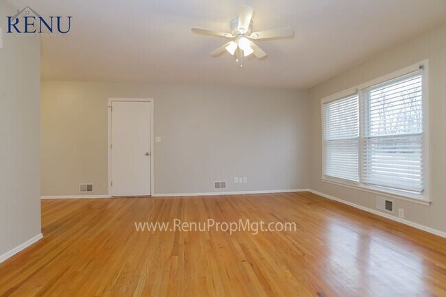 Building Photo - Available NOW! 3 bedroom Ranch Style Home ...