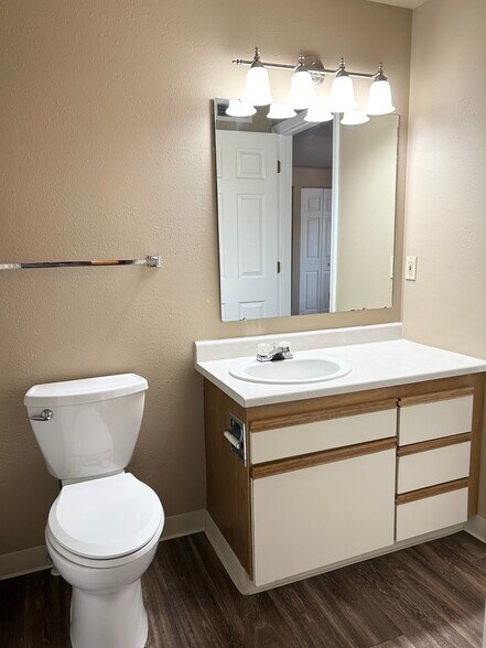 Building Photo - 3757 S Gekeler Ln