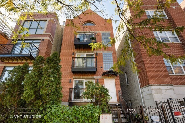Primary Photo - 1336 N Dean St