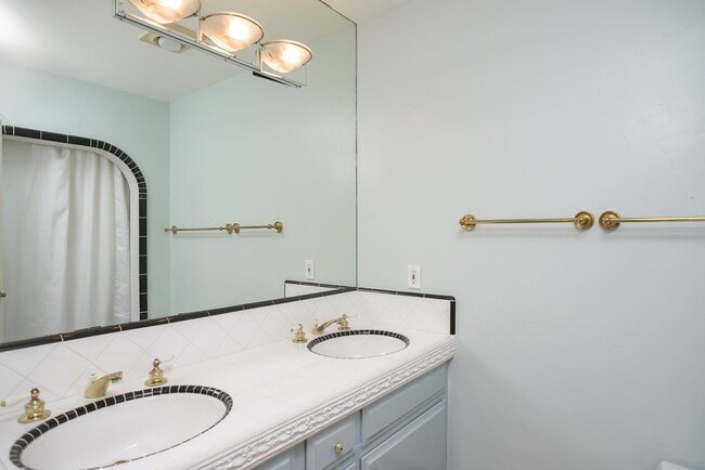 Building Photo - ***Available Now - Mid-term Lease ONLY *** Single Level 3 Bedroom, 2.5 Bath home in La Costa*****