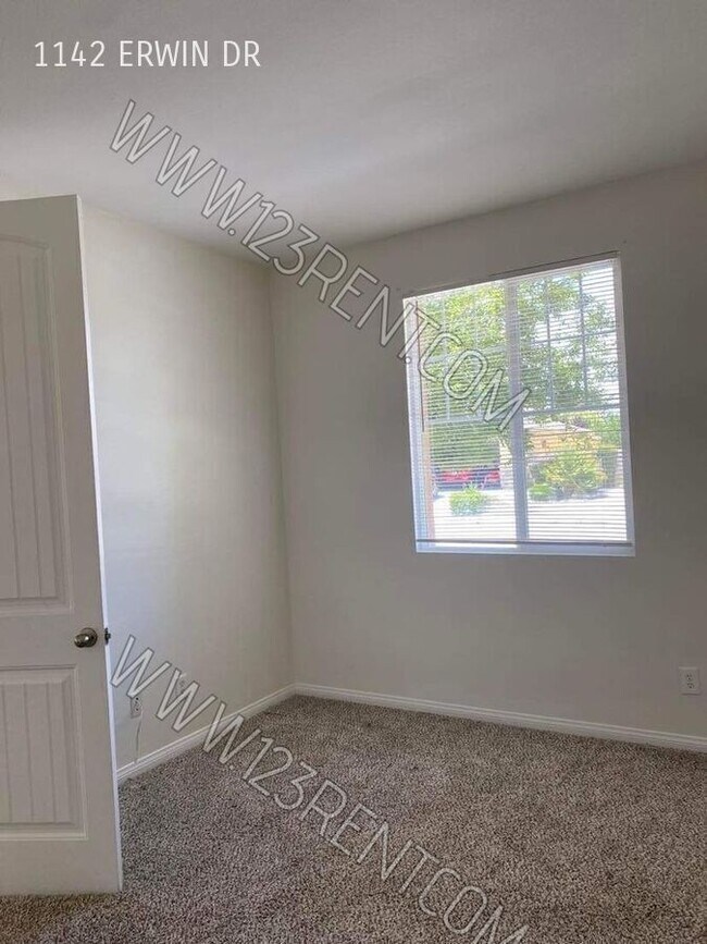 Building Photo - 1142 Erwin Dr