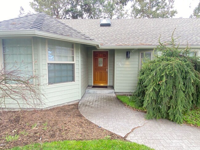 Building Photo - 3081 NE Purcell Blvd