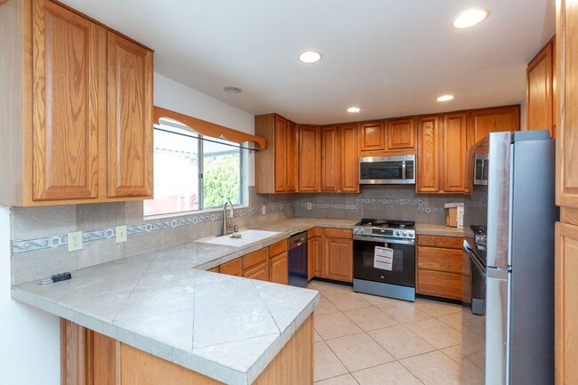 Primary Photo - ***MT HELIX 3 BED 2 BATH***NEW APPLIANCES*...