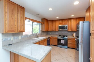 Building Photo - ***MT HELIX 3 BED 2 BATH***NEW APPLIANCES*...