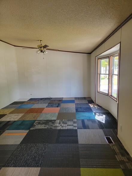 Living room - 235 16th Ave NW