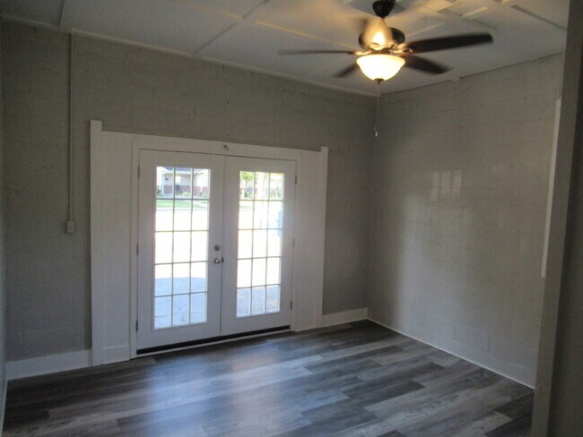 Building Photo - Check out this beautifully renovated white...