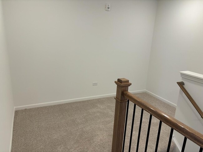 Building Photo - 450 Hathaway Ln