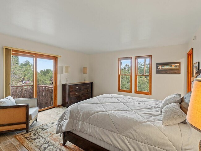 Building Photo - 207 Camino De Los Marquez