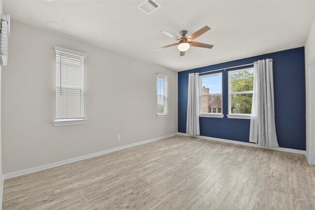 Building Photo - 9911 Brickhouse Dr
