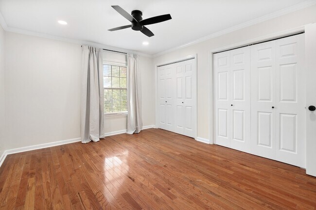 Building Photo - 2116 Hobbs Rd