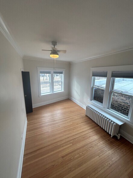 Bedroom 1 (9.5' x 16') - 715 W Hillgrove Ave