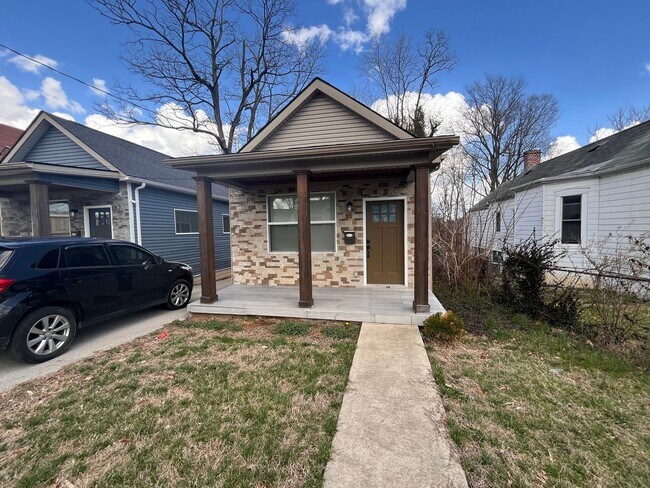 Primary Photo - Beautiful 2 Bedroom Downtown!