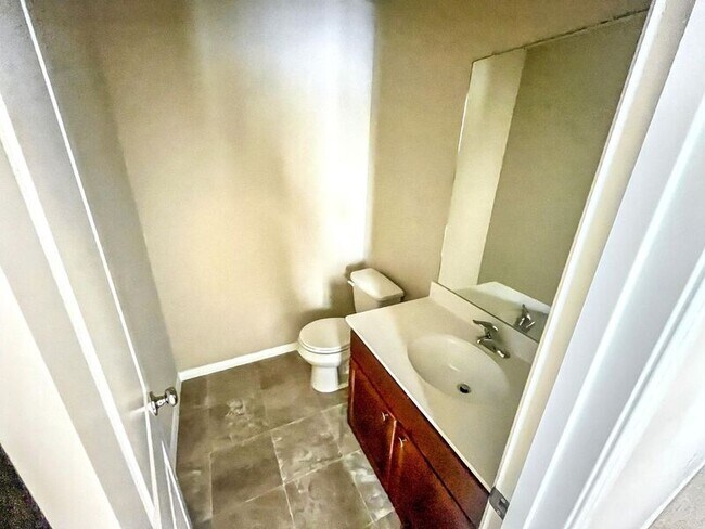 Building Photo - 8729 Heliotrope Ln