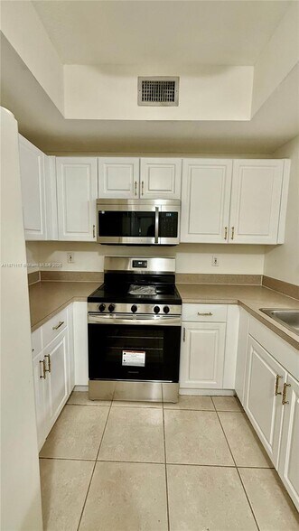 Building Photo - 10150 SW 88th St