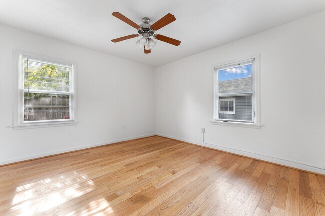 Building Photo - Spacious 6 Bed 2 Bath Home- N Portland Charmer!