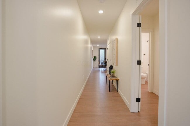 Building Photo - 476 Taylor Ave