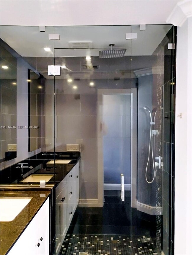 Building Photo - 9654 Sun Pointe Dr