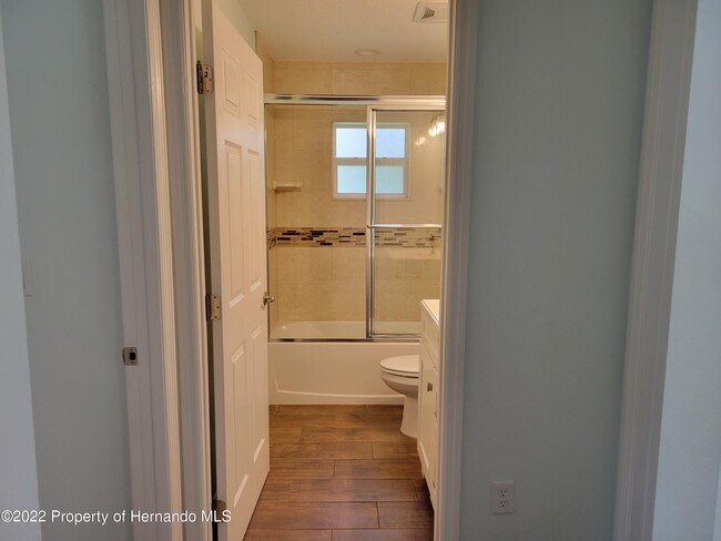 Building Photo - 1182 Hallcrest Ave