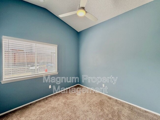 Building Photo - 45680 Clubhouse Dr