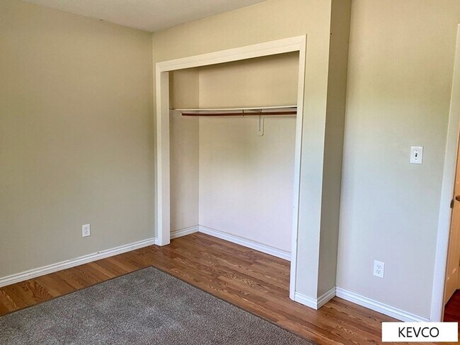 Building Photo - Great and Spacious Home with Backyard!
