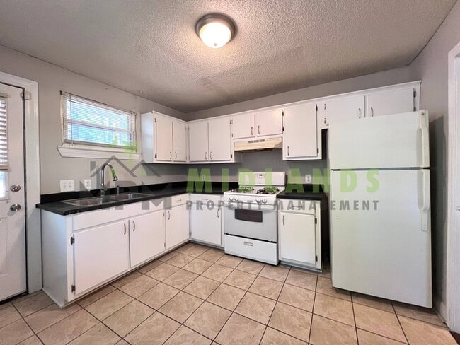 Building Photo - 4921 Dale Dr