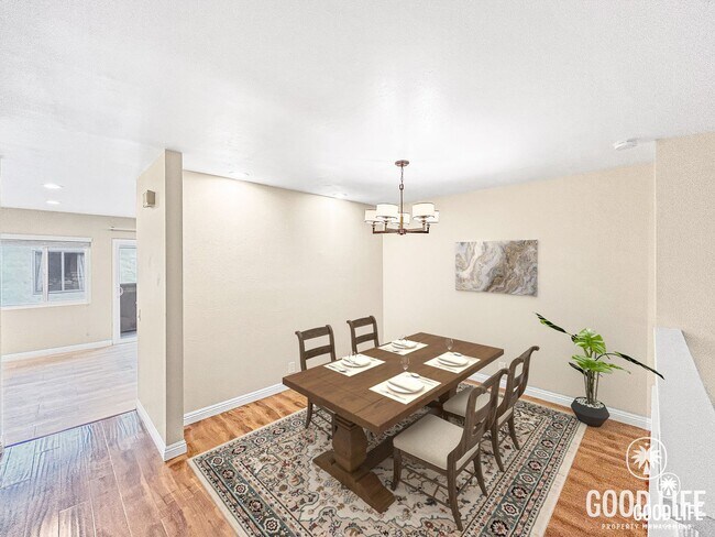 Building Photo - Beautiful 3B/2.5BA W/ Attached 2 Car Garage, A/C, & W/D in La Jolla!