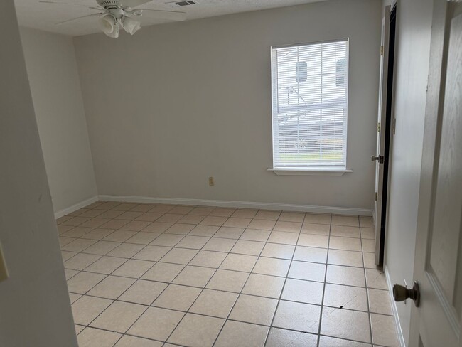 Building Photo - Renovated 3 Bedroom 2 Bath Home for Rent!!