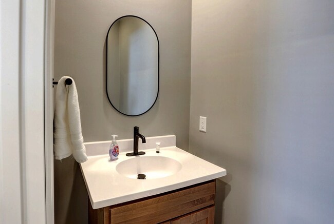 Building Photo - New 3Br, 2.5 Bath @ Willow Cascades!